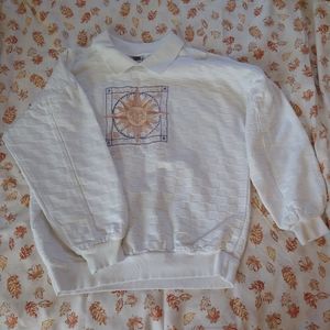Sweatshirt with collar and embroidery